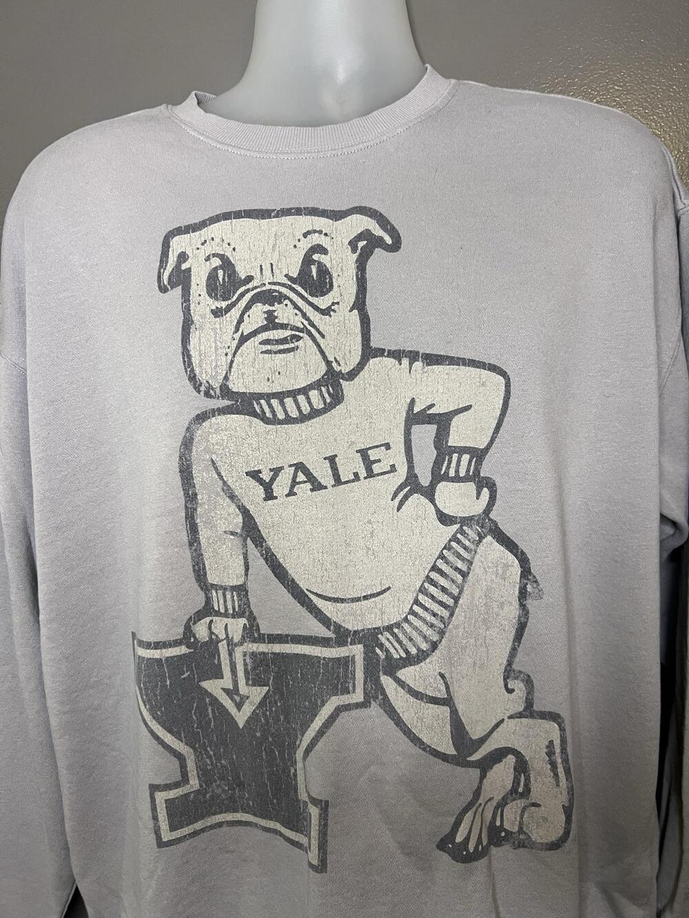Yale Bulldogs Sweatshirt Mens Large Gray Crewneck Mascot Graphic Yale University
